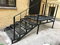 Вхідні металеві сходи